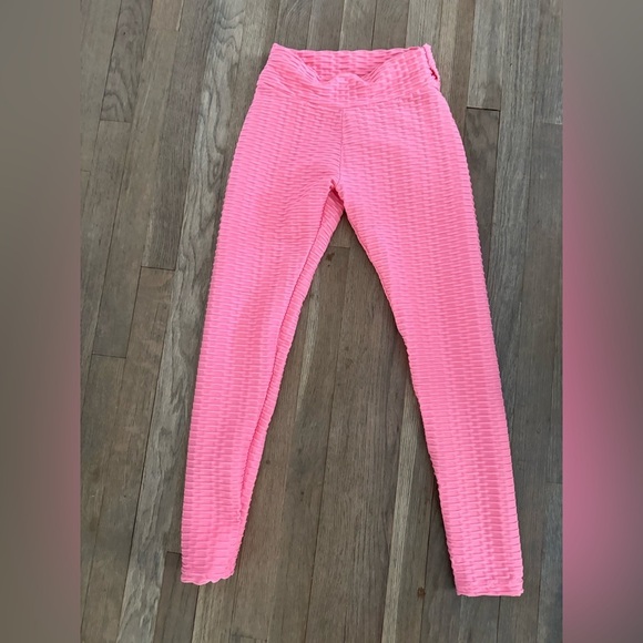 Baby pink textured cinched viral leggings size small - Picture 3 of 7